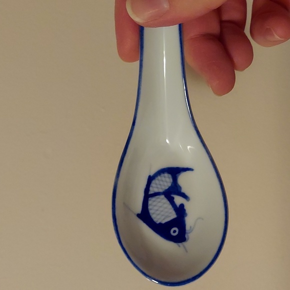 Vtg. 2 Chinese Soup Spoons with Blue Fish - Picture 6 of 7